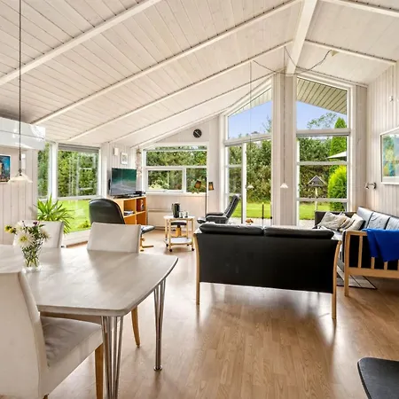 Eljena - 700m From The Sea By Interhome