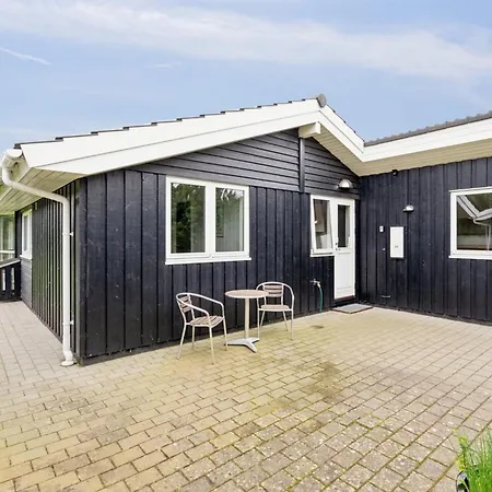 Eljena - 700m From The Sea By Interhome